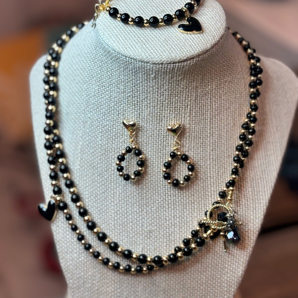 Chic Black and Gold Heart Necklace Set
